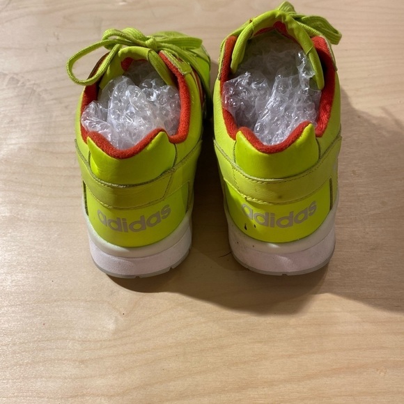 Adidas Tennis Shoe size 9 (Box1) - Picture 8 of 12